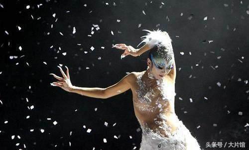 杨丽萍接连力捧两名气质美女