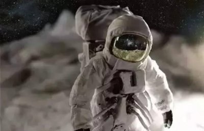 ​杨利伟是中国首位登上月球的人，却不是第一批宇航员