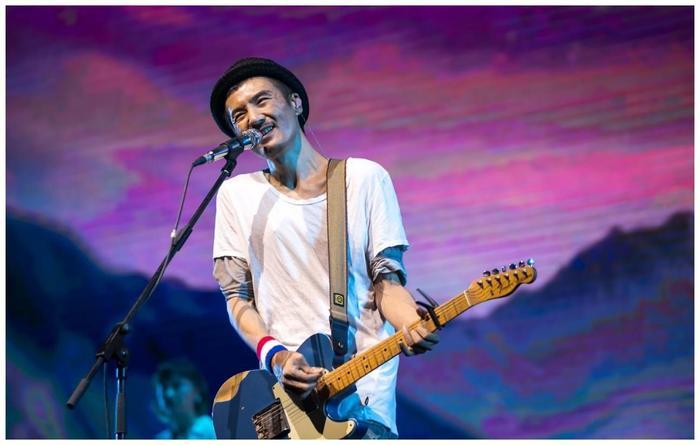 曾经音乐才子朴树，与周迅分手之后，转身娶了我们所熟知的她！