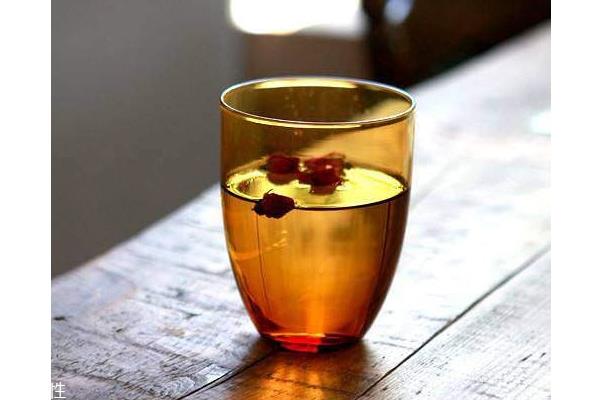 千滚水致癌是真的吗 专家打脸10杯也不会超标