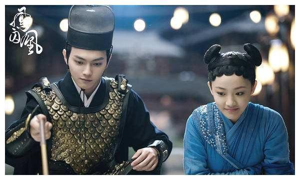 许凯手机被粉丝摔碎仍微笑：他无法洗白但我依然看到了生活的心酸