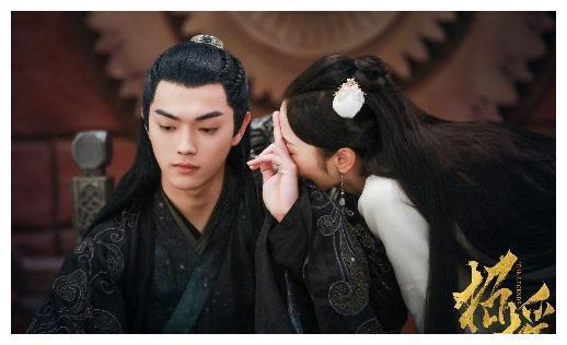 许凯手机被粉丝摔碎仍微笑：他无法洗白但我依然看到了生活的心酸