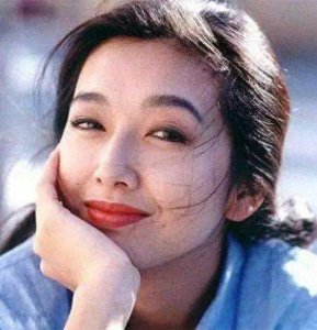 ​“大众情人”江珊：电影世家，27岁爆红，离婚17年，今仍优雅迷人