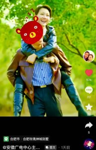 ​主持人周群神秘老公疑曝光，嘴凸牙龅身形高大，仨孩子都神似爸爸