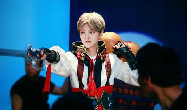 鹿晗变肌肉猛男（鹿晗网友说这就是传说中的中国硬汉）