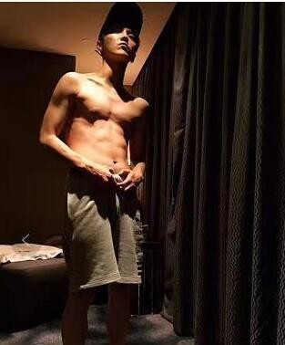 鹿晗变肌肉猛男（鹿晗网友说这就是传说中的中国硬汉）