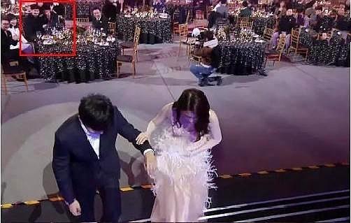 彭昱畅指路笑晕胡先煦,遭胡先煦疯狂喷水,台下胡先煦的表情亮了