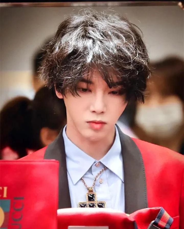 华晨宇家境资料介绍(音乐怪才华晨宇的家族史)