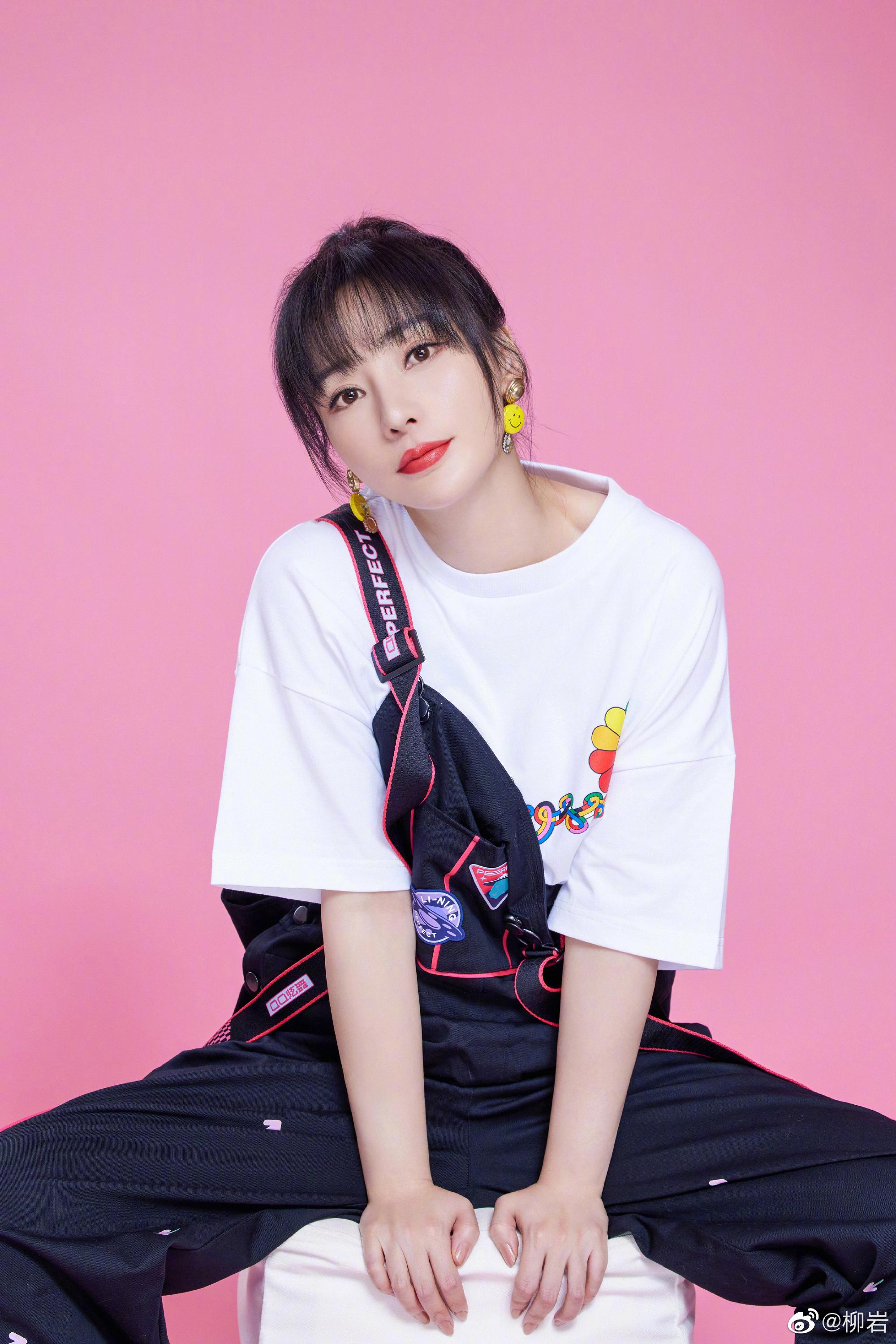 柳岩老公是谁(柳岩新恋情关系太夸张!男朋友又是经纪人,又是摄影师)