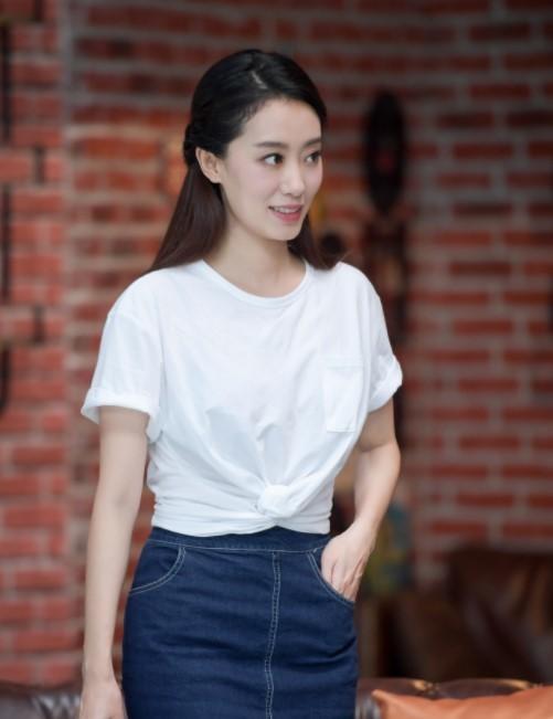 张小斐回应拿金鸡影后:当晚穿了红袜子,拿奖后要把袜子送贾玲