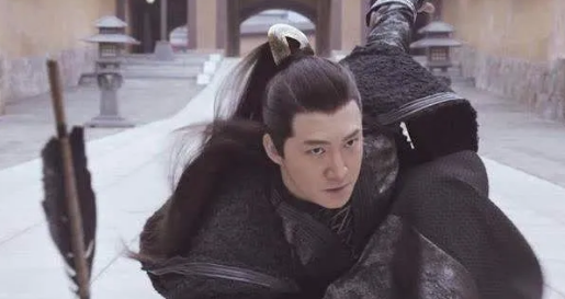 “滕子荆”王阳官宣产子！大方晒宝宝正脸照，高龄妻子却未出镜