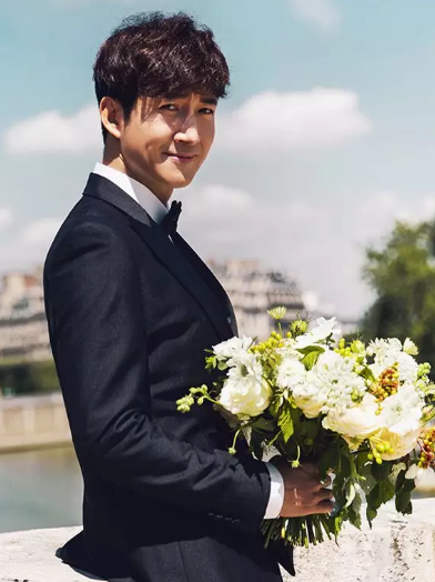 “滕子荆”王阳官宣产子！大方晒宝宝正脸照，高龄妻子却未出镜