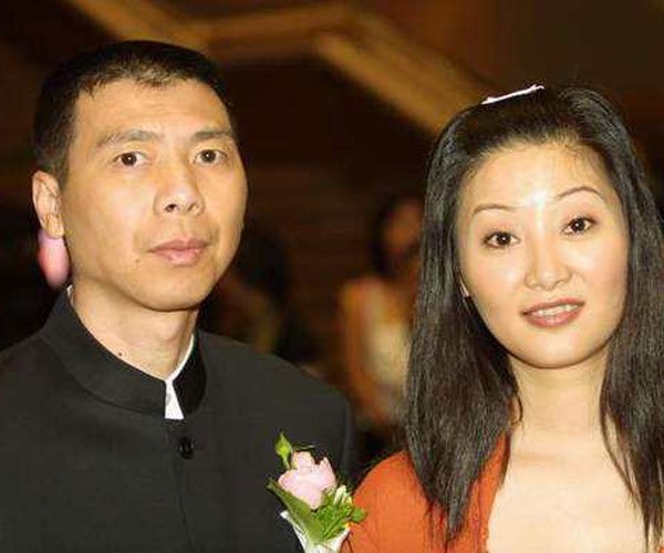 冯小刚前妻是谁,叫什么名字 徐帆过的幸福吗？