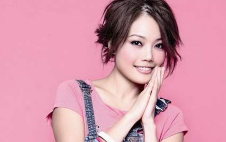 容祖儿春卷无处理图是怎么回事（容祖儿为了走红竟这样做）