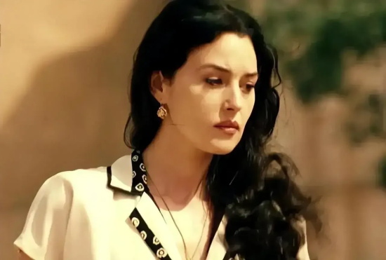 盛世美颜的地球球花：莫妮卡贝鲁奇