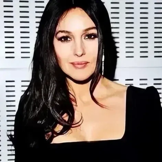 盛世美颜的地球球花：莫妮卡贝鲁奇