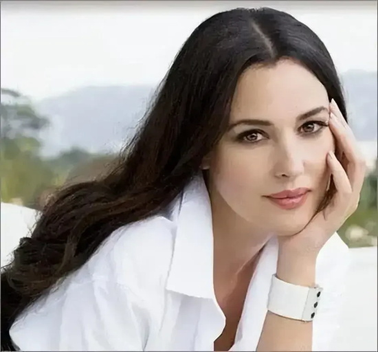 盛世美颜的地球球花：莫妮卡贝鲁奇