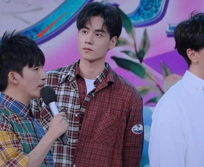 王一博180胡一天188,当两人同框后,真实身高一看便知