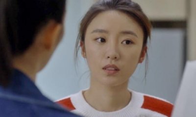 ​张月26岁演《三十而已》走红（张月的演绎生涯）