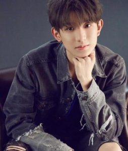 ​王源和欧阳娜娜关系如何，称呼暴露私下关系，粉丝直呼太甜