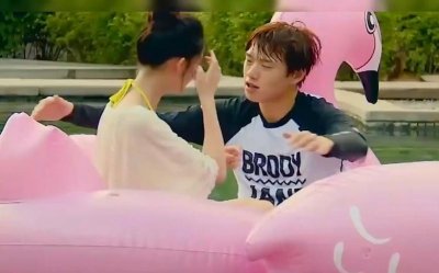 ​魏大勋李沁看写真（李沁终于熟了）