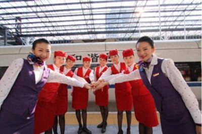 ​高铁乘务员1个月工作25天，晒出工资引网友热议