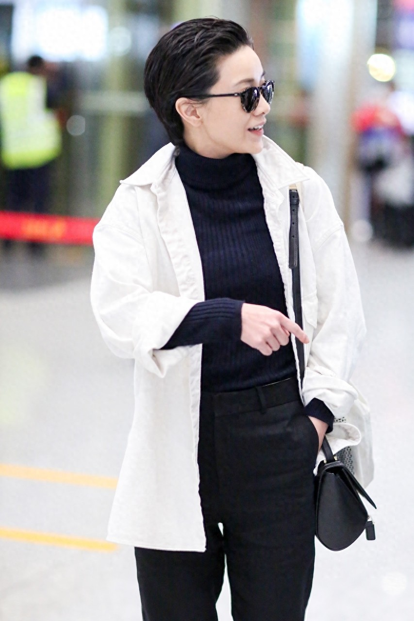 郭采洁短发梳成大背头,女生也能简单帅气