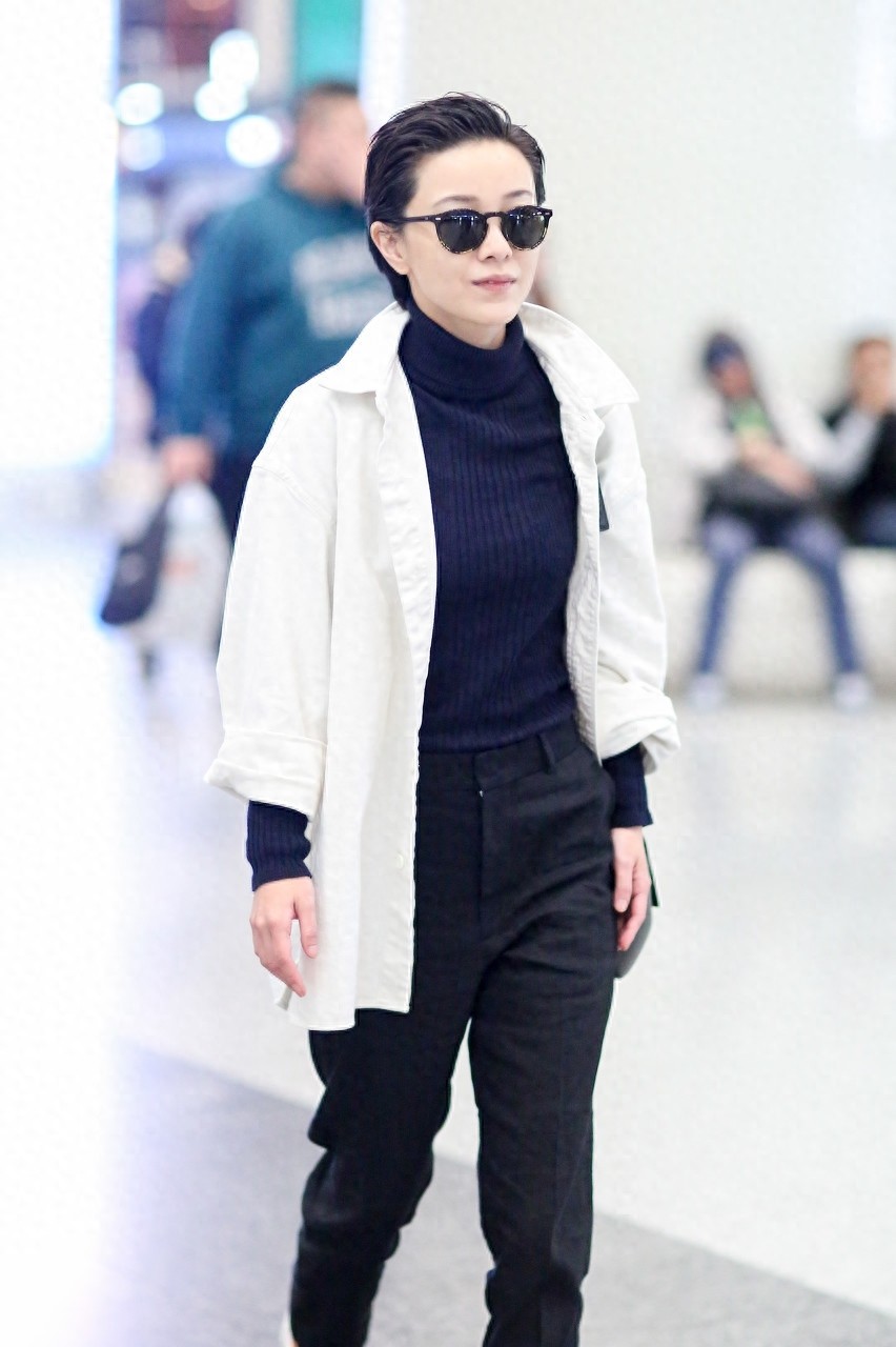 郭采洁短发梳成大背头,女生也能简单帅气