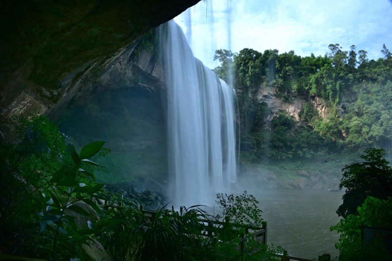 万州大瀑布群景区名闻暇迩,是饮誉中外的“亚洲第一瀑”