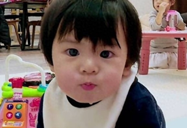 波妞奶萌表情包，鬼马机灵大眼汪汪，萌出一脸鼻血