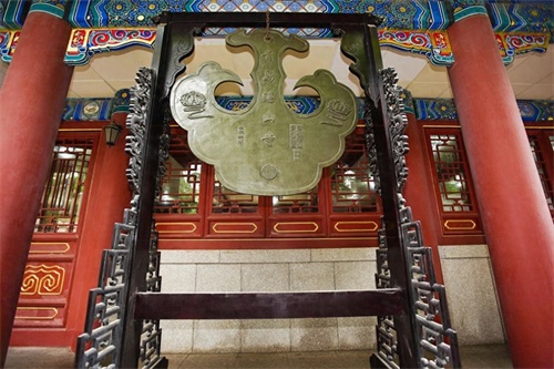 湛山寺是中国最年轻的名刹之一，位于中国名城青岛