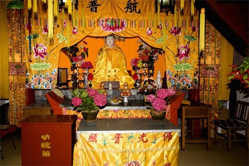 湛山寺是中国最年轻的名刹之一，位于中国名城青岛