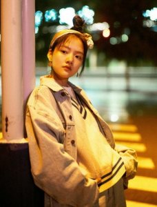 ​易遥为证明自己颜值，拍照时故意露出“斑马线”，被赞情商太高