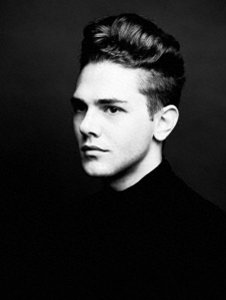 ​天才导演多兰，不靠颜值靠才华，曾写信“示爱”小李子