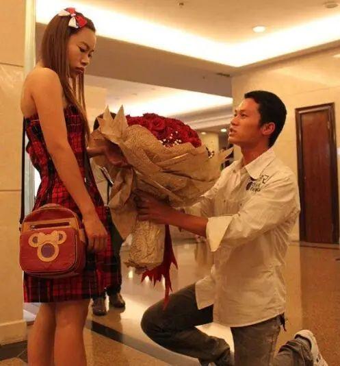 罗玉凤怎么留美国这么久（10年前说要嫁奥巴马）(16)