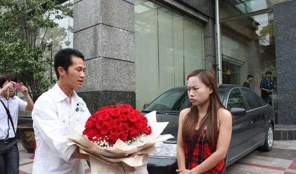 罗玉凤怎么留美国这么久（10年前说要嫁奥巴马）(17)