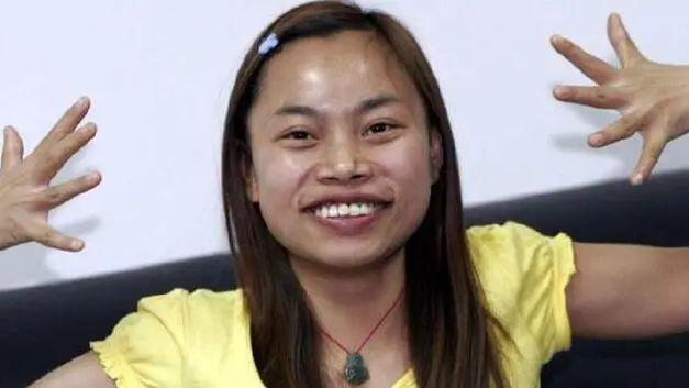 罗玉凤怎么留美国这么久（10年前说要嫁奥巴马）(9)