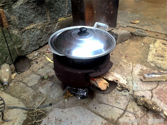 北方农村大集的几种取暖“神器”，农民安装哪种更方便、更实用？