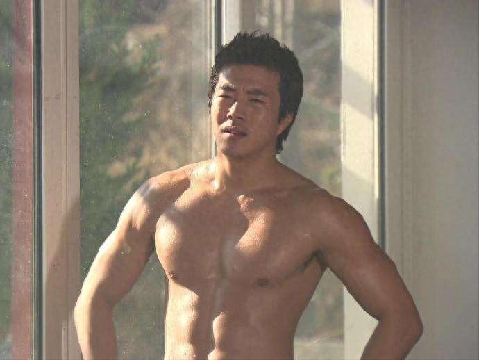 权相宇：韩国最佳身材男星，曾主演收视最高的韩剧《天国的阶梯》