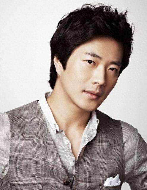 权相宇：韩国最佳身材男星，曾主演收视最高的韩剧《天国的阶梯》