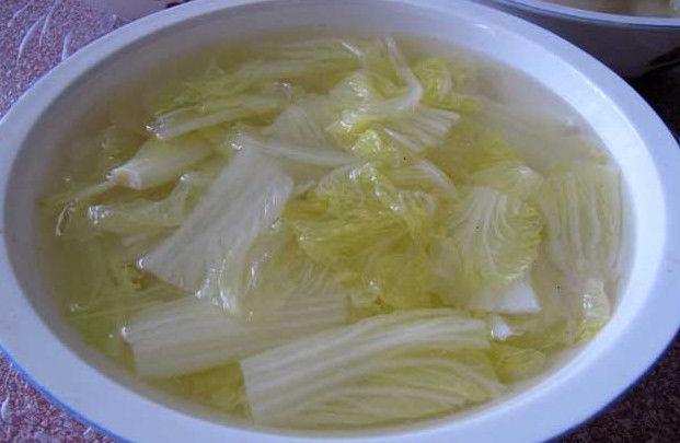 监狱里犯人都吃些什么？并没有想象中难吃，网友：还能暴瘦30斤