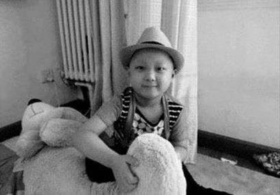 春晚“福娃”6岁登春晚，8岁病逝，下葬时人们列队为其送行