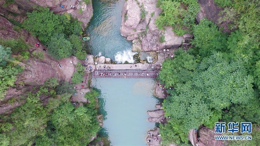 “地下奇观”云台山红石峡