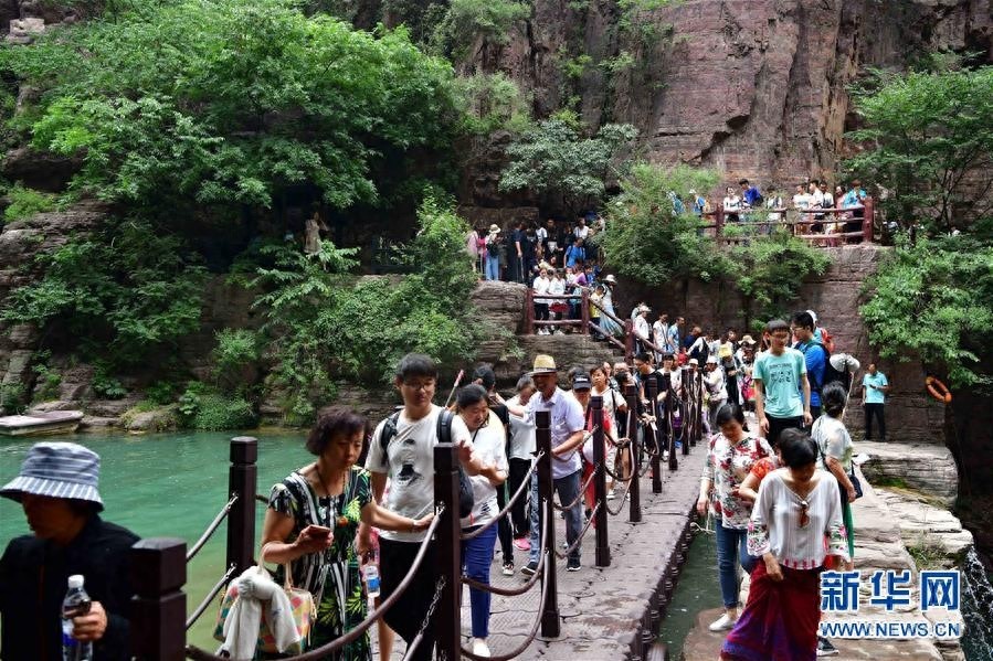 “地下奇观”云台山红石峡