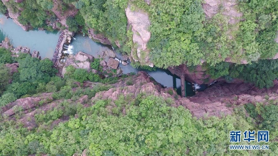 “地下奇观”云台山红石峡