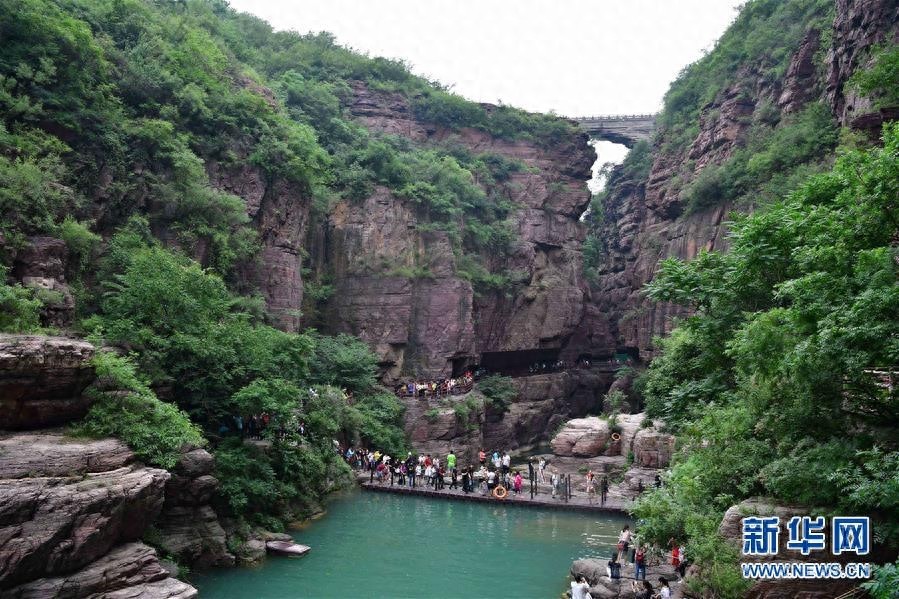 “地下奇观”云台山红石峡