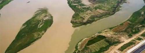 泾渭分明所指的是同一条河流嘛