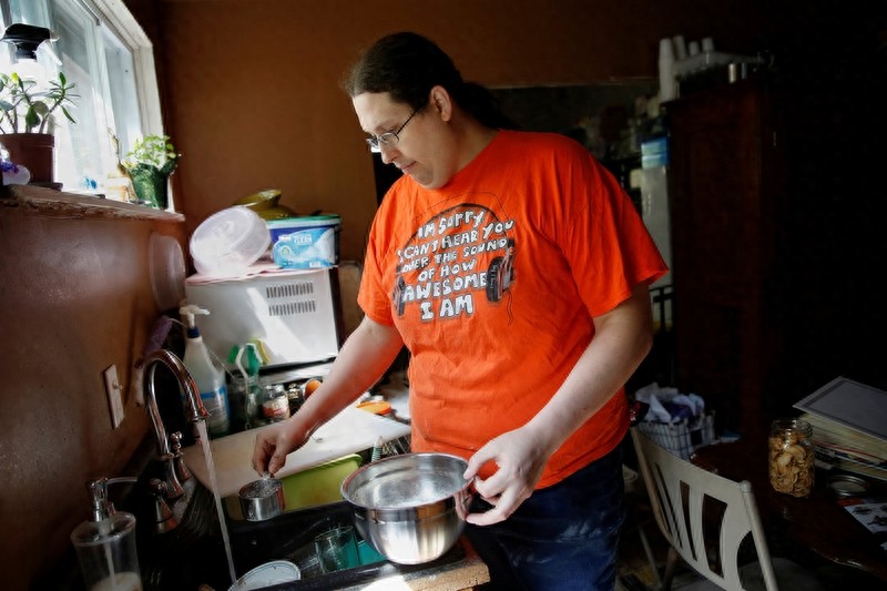 美国变性女六年“破茧成蝶” 为权利而战