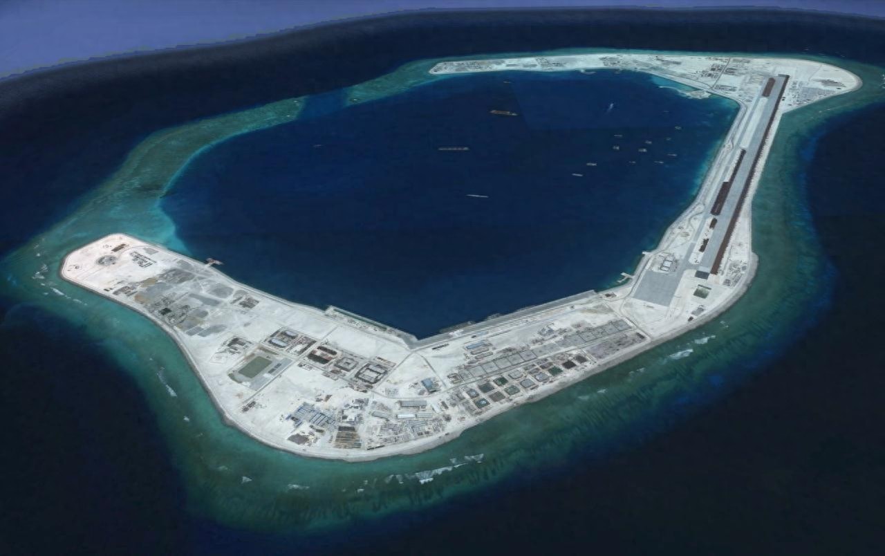 航拍渚碧岛，南沙群岛第二大岛屿，吹填建有大型机场