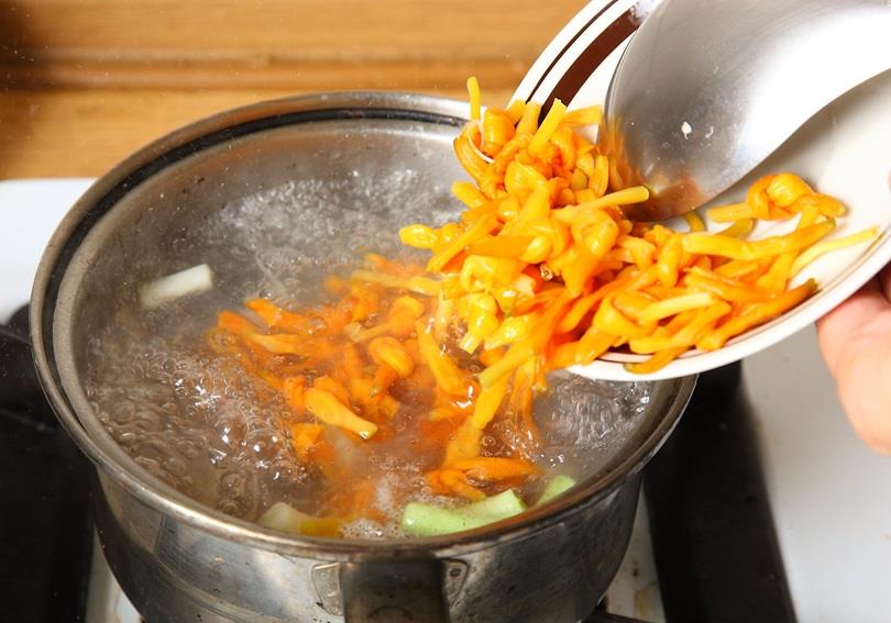 干黄花菜怎么挑选和处理